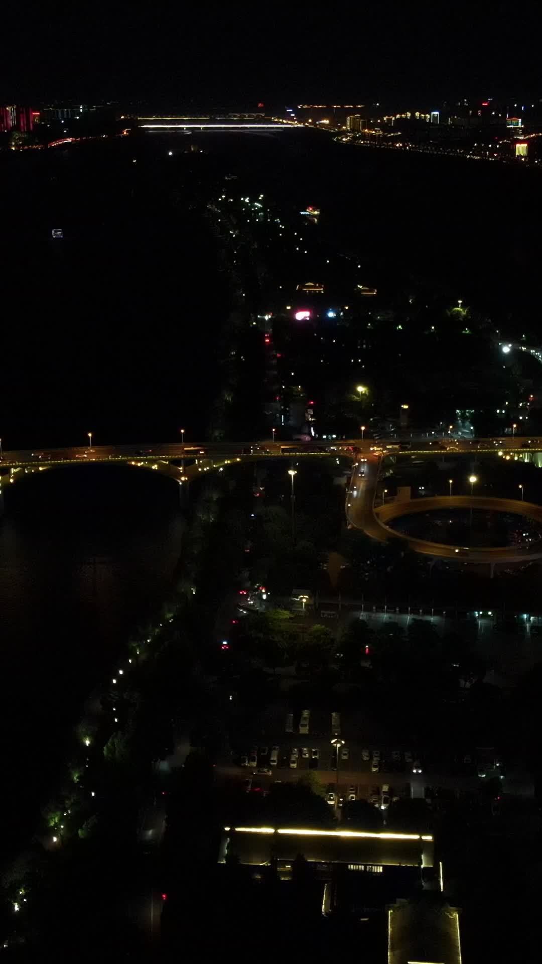 夜幕下的都市繁华