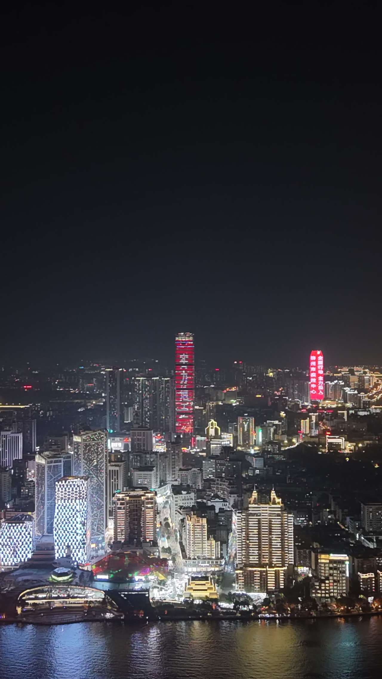 璀璨夜幕下的都市繁华