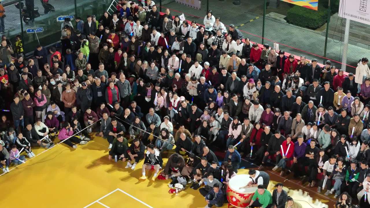 室内体育馆观众活动场景