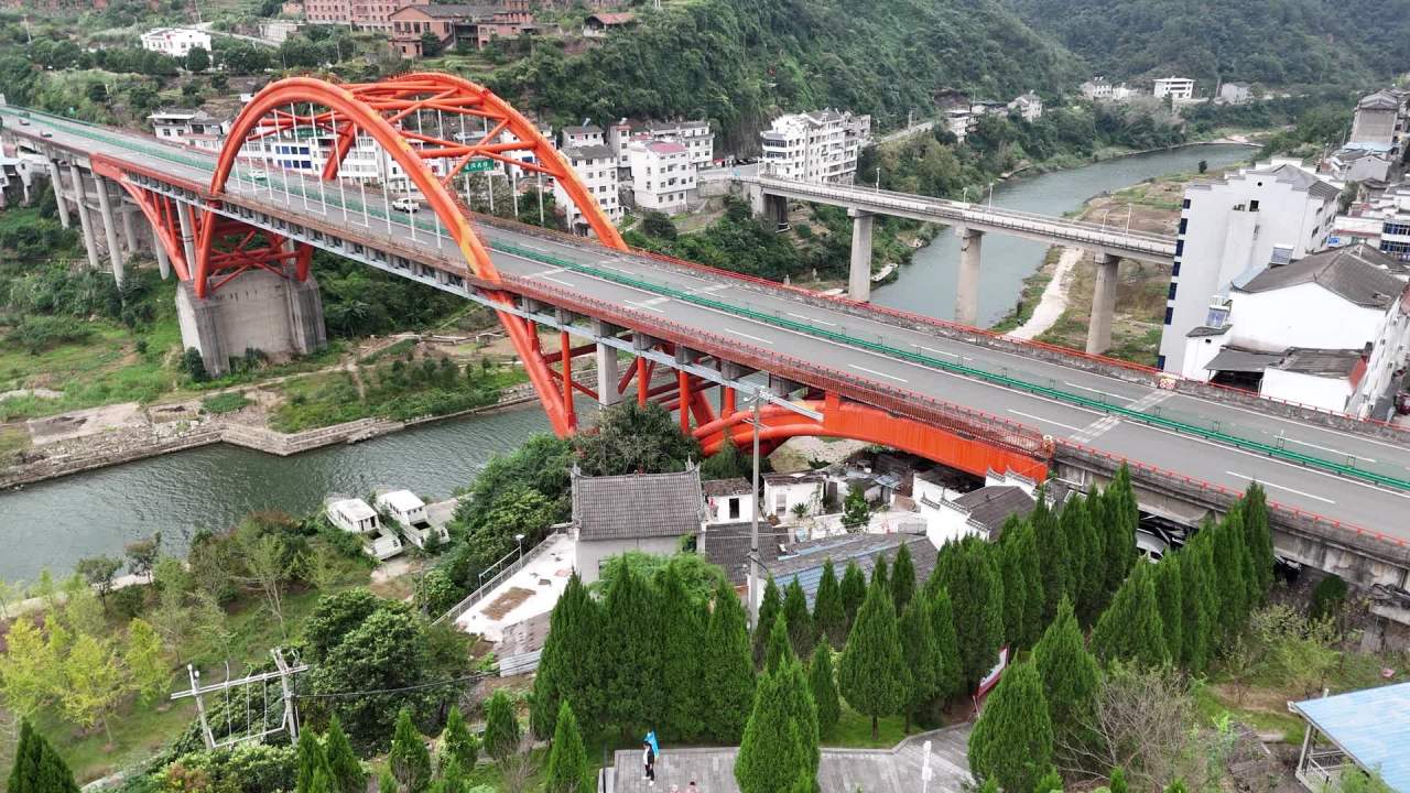 航拍桥梁庆典现场