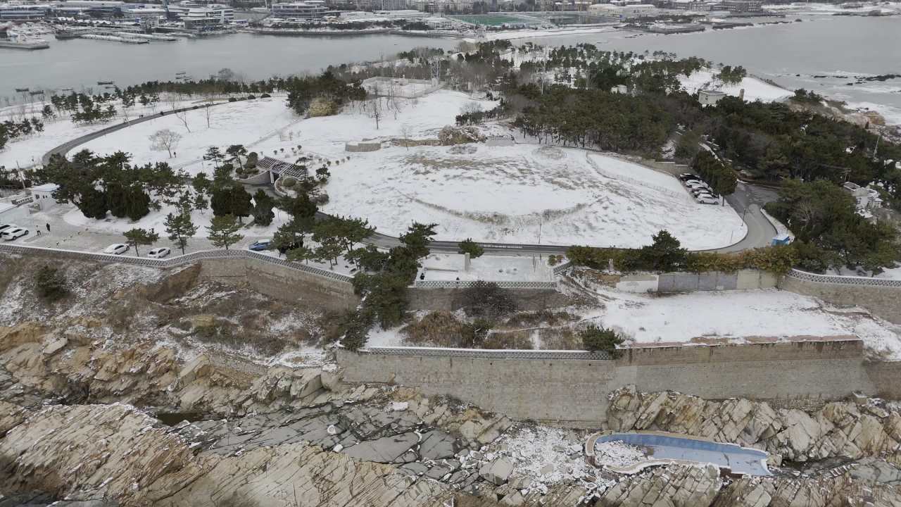 青岛小麦岛海边雪景航拍 18