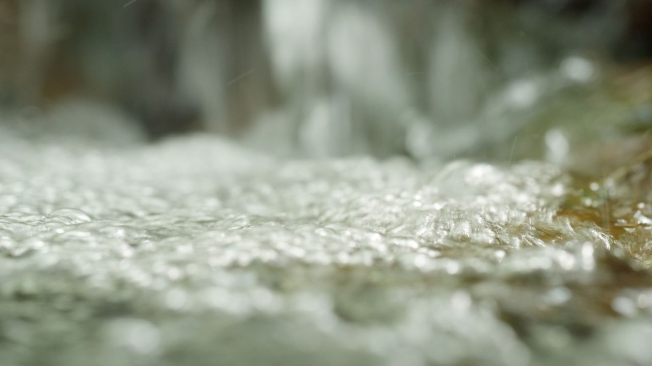 清澈山泉水温泉矿泉水小溪山涧 4
