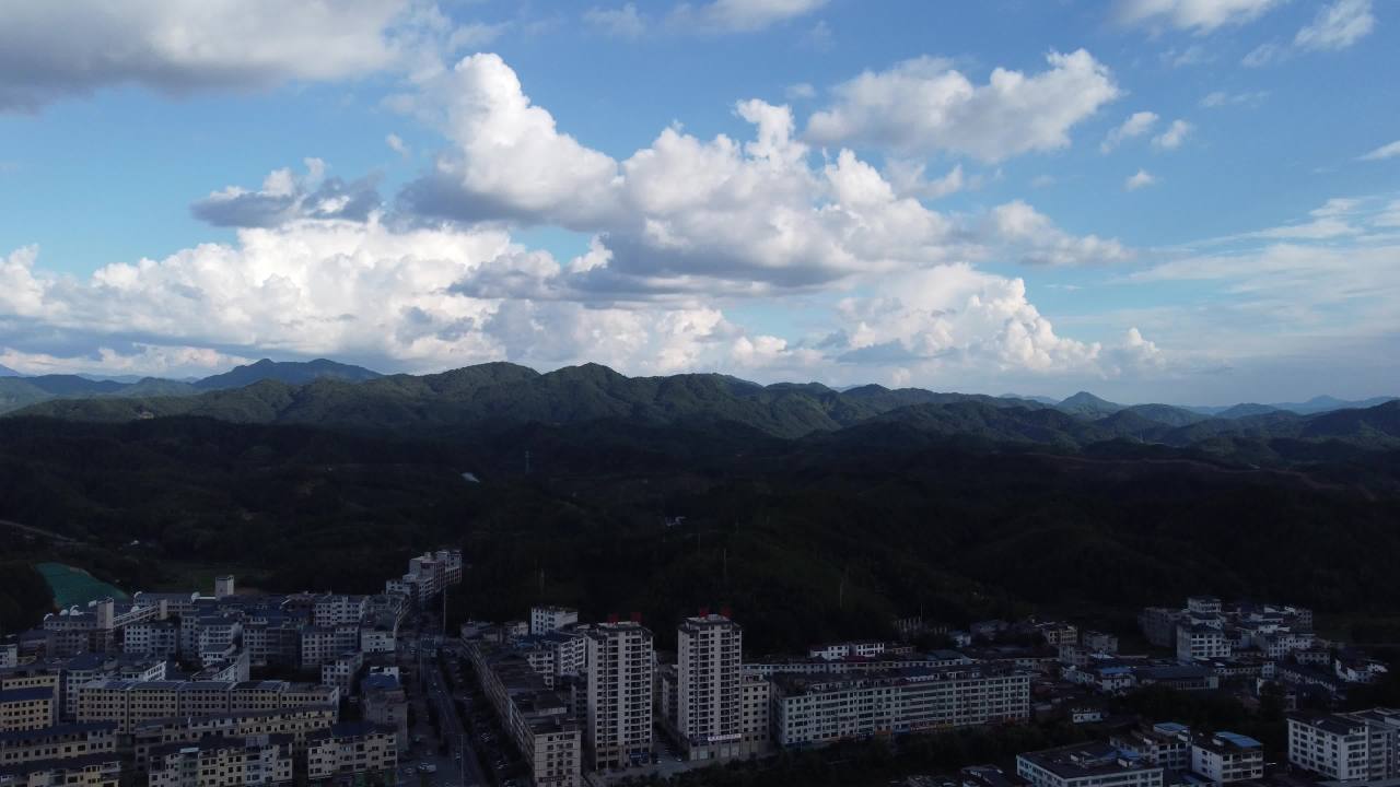 云边下的小镇 2