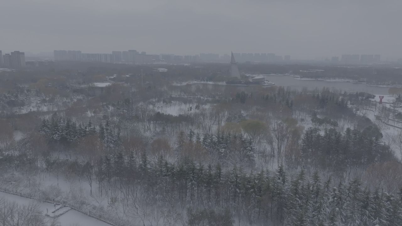 航拍公园雪景 6