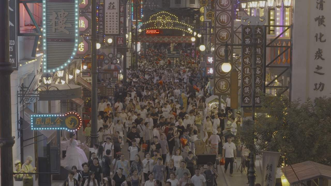 夜幕下的繁华夜市