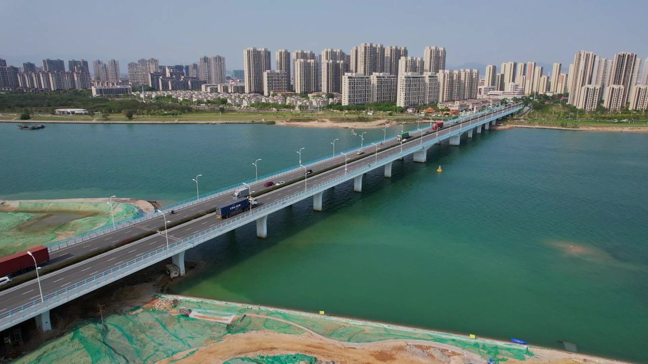 航拍厦门丙洲大桥景观
