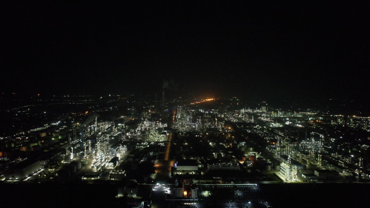 中国石化茂名石化工厂夜景航拍  