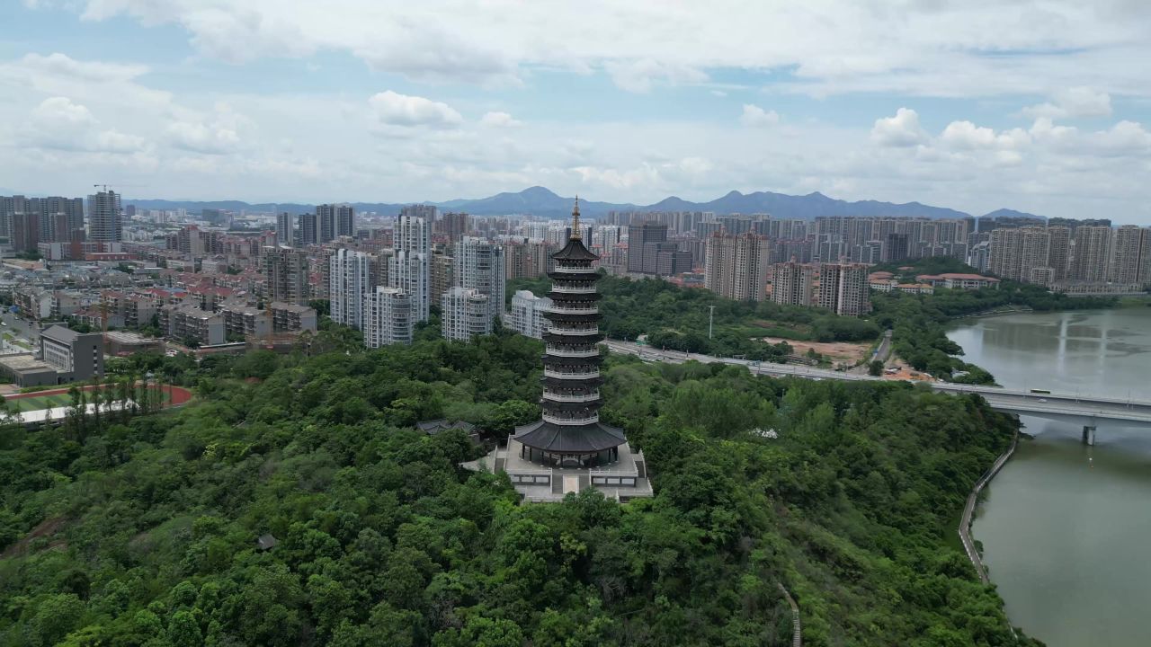 航拍江西赣州杨梅渡公园翠浪塔