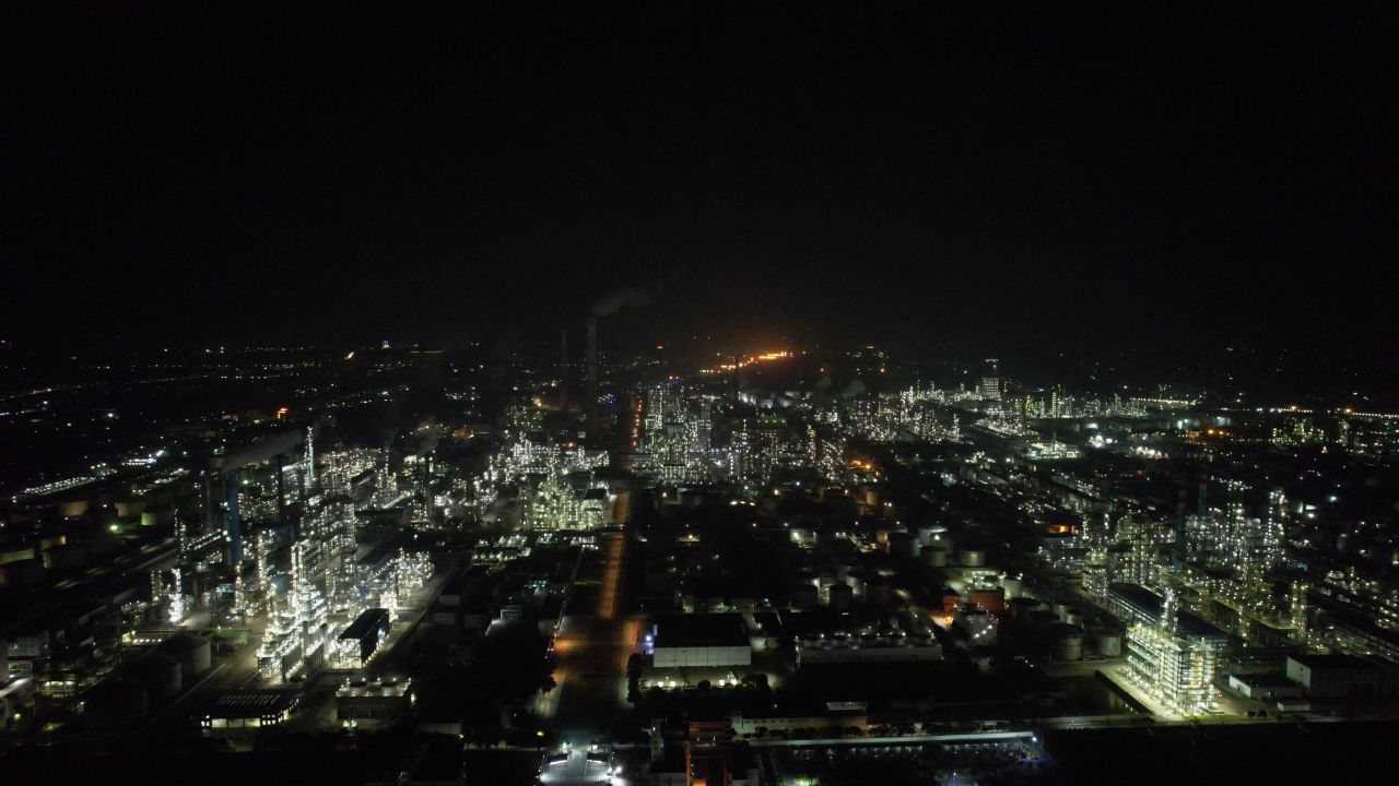 中国石化茂名石化工厂夜景航拍  