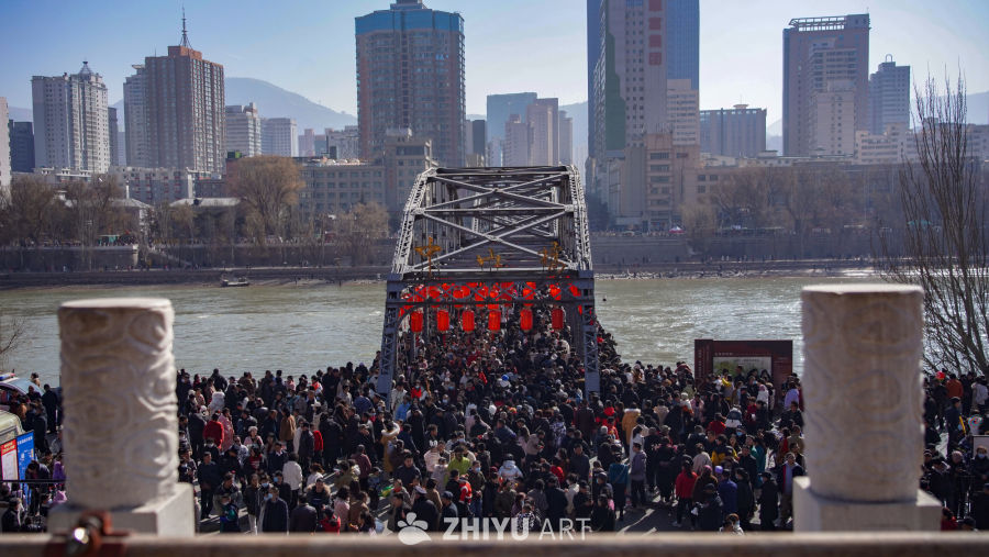 兰州黄河市集春节氛围浓厚 6