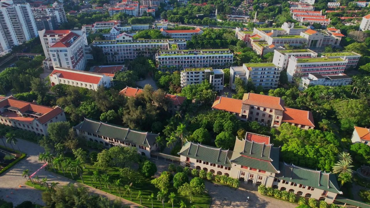 航拍厦门大学建筑风光