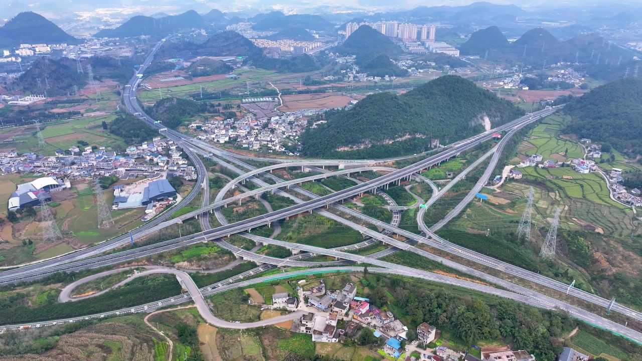 4k航拍贵州高速公路立体互通枢纽