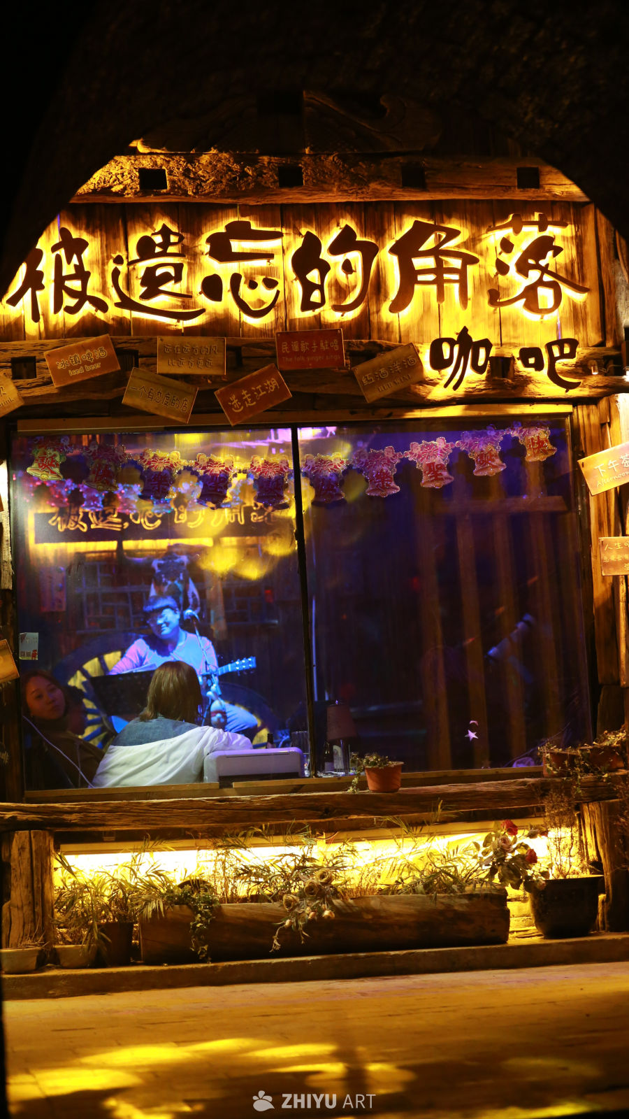 夜色中的咖啡时光