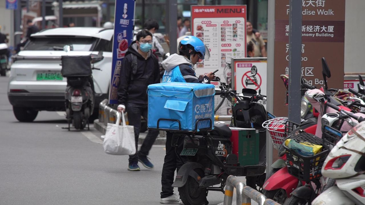 抓拍街头的各种外卖小哥