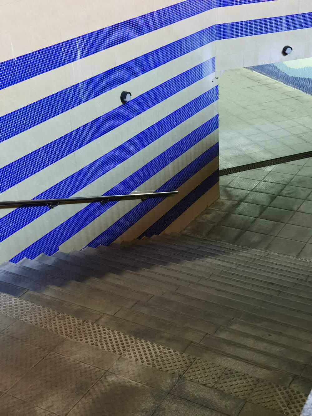 地下通道口