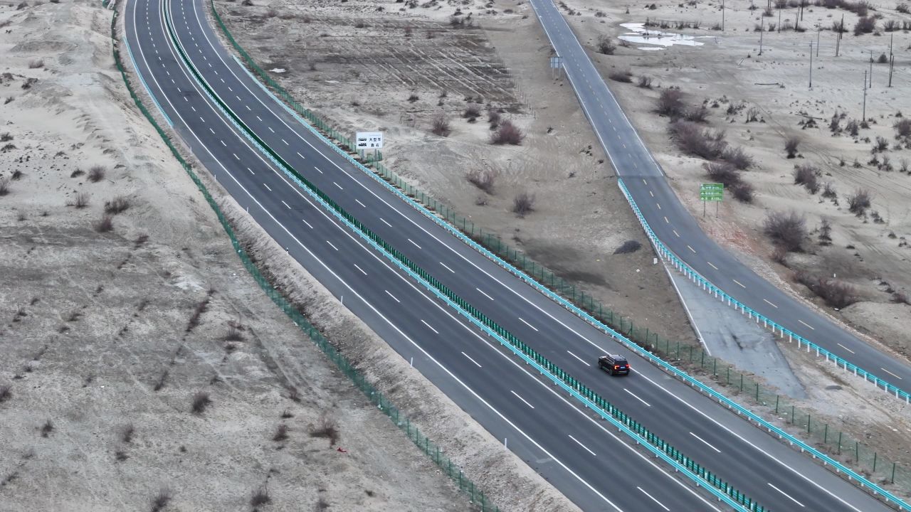 新疆S22高速公路 11