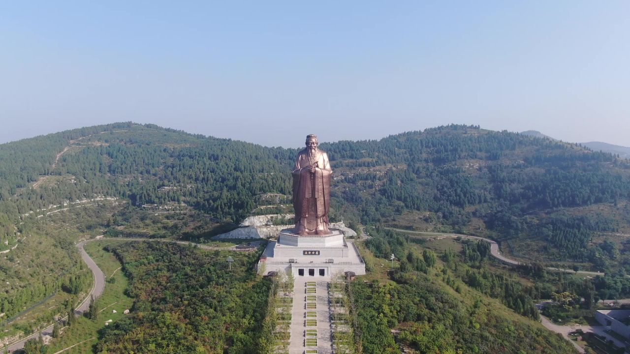 尼山圣境孔子像