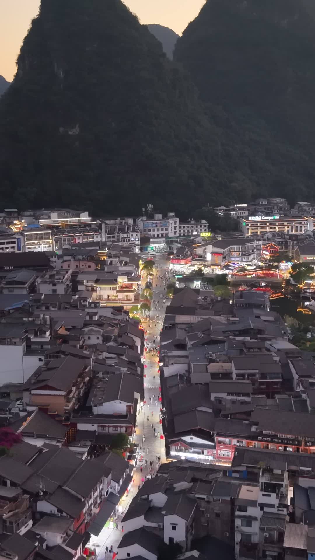 古韵夜色中的繁华与静谧
