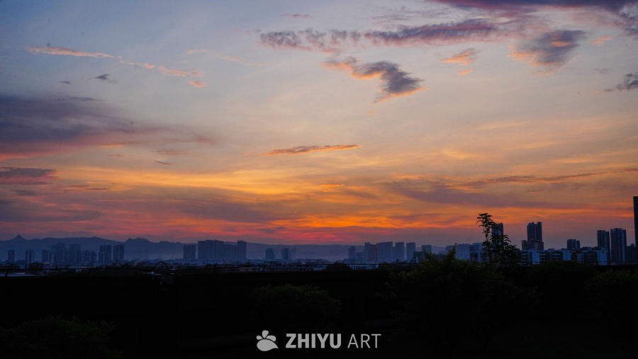 城市的黄昏剪影