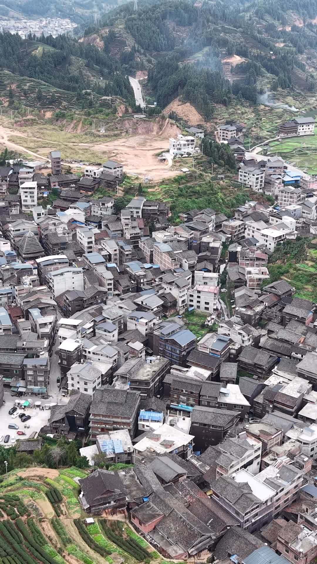 山间村落俯瞰