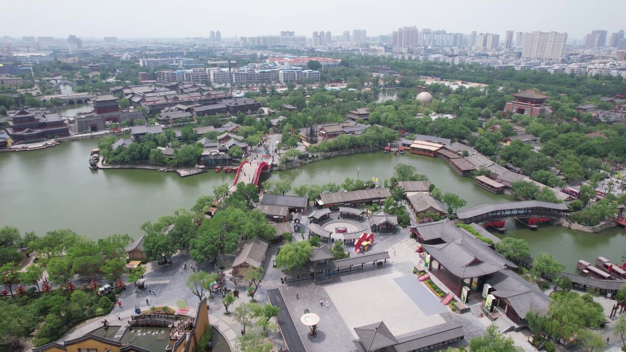 航拍河南开封清明上河园