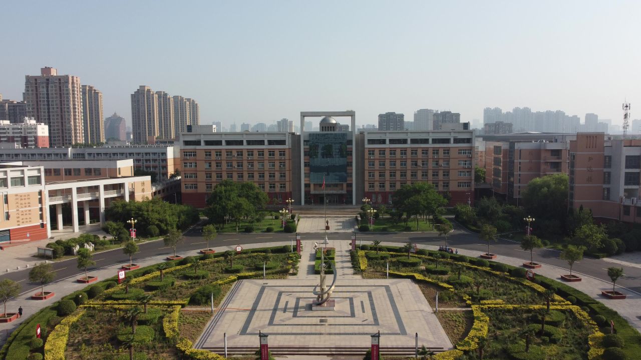 新乡市一中南校区 1