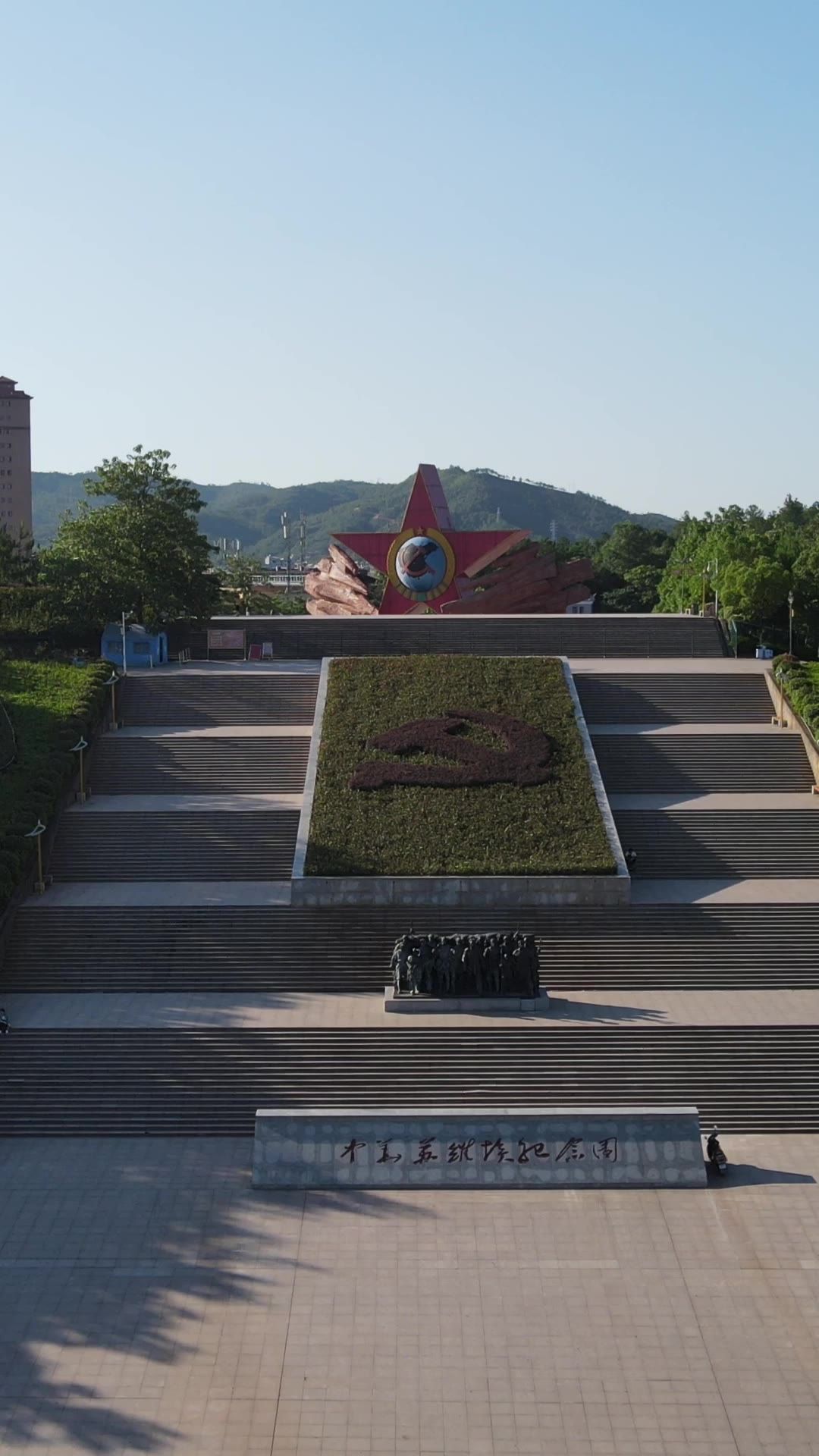 旅游景区贵阳黔灵山竖屏航拍