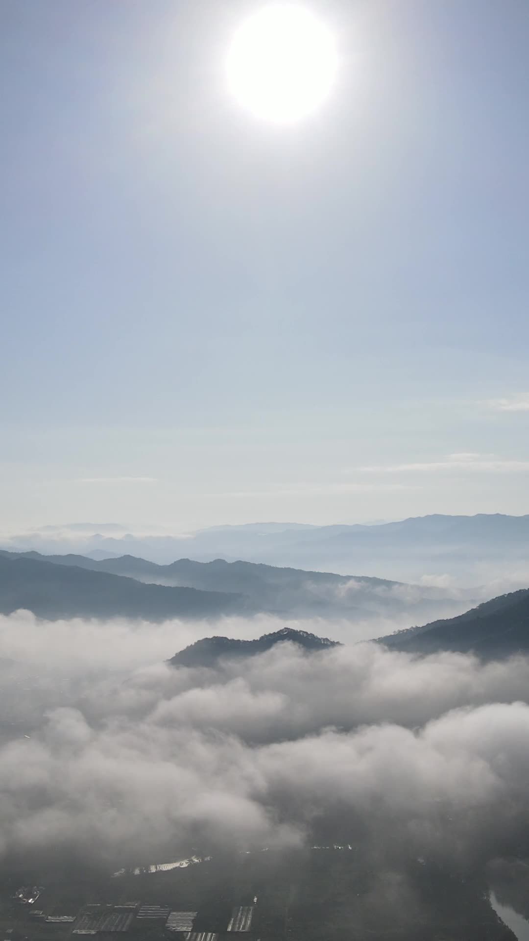 晨曦山间云海