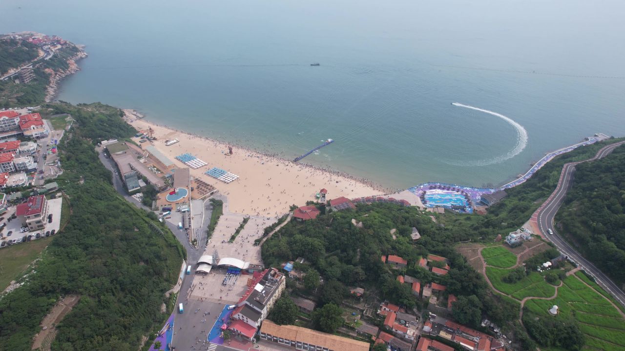 江苏连云港市连岛景区大海海浪沙滩 