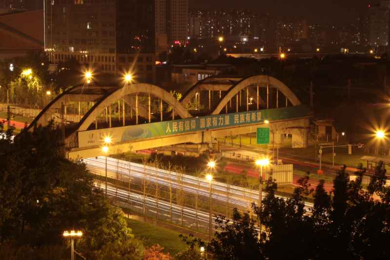 成都市东三环车轨夜景 3