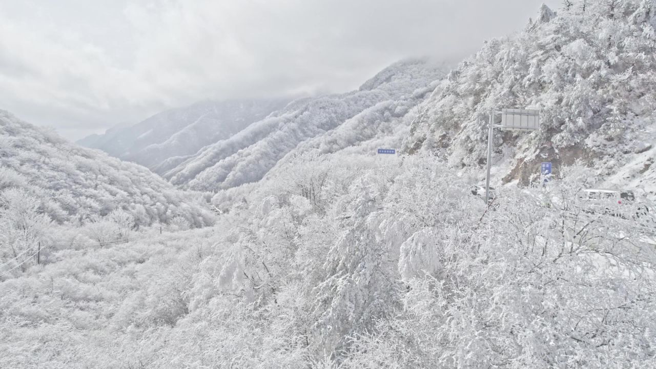 分水岭雪景航拍