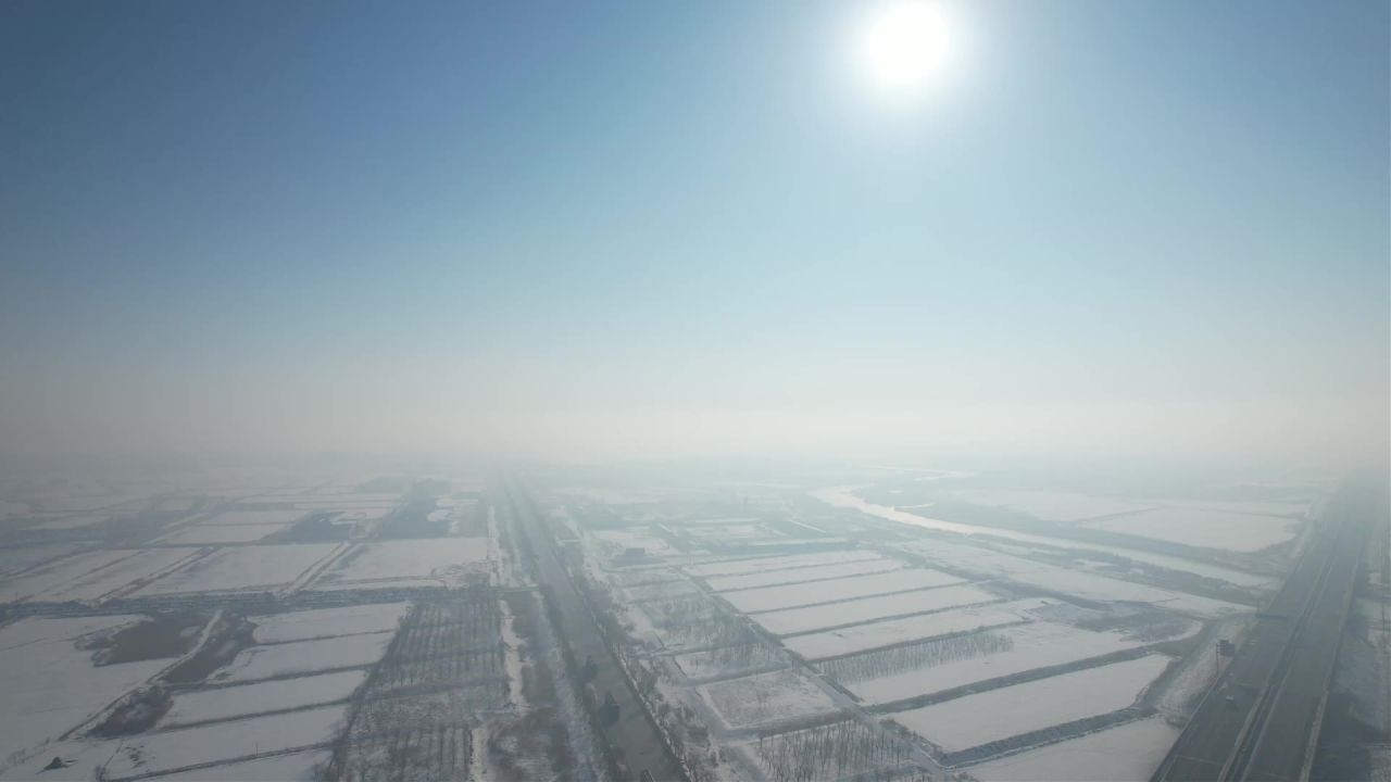 下雪道路公路农田日出航拍