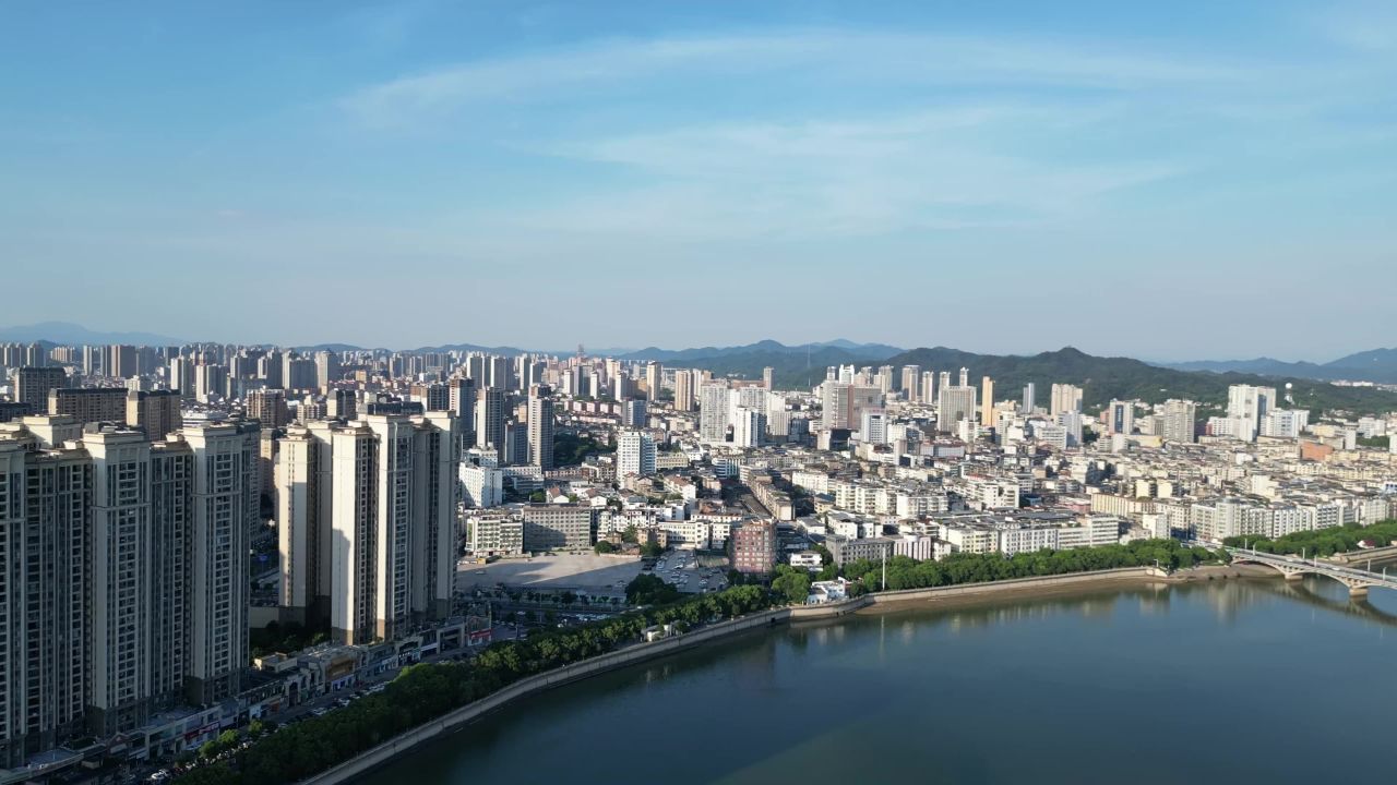 航拍江西上饶大景城市天际线