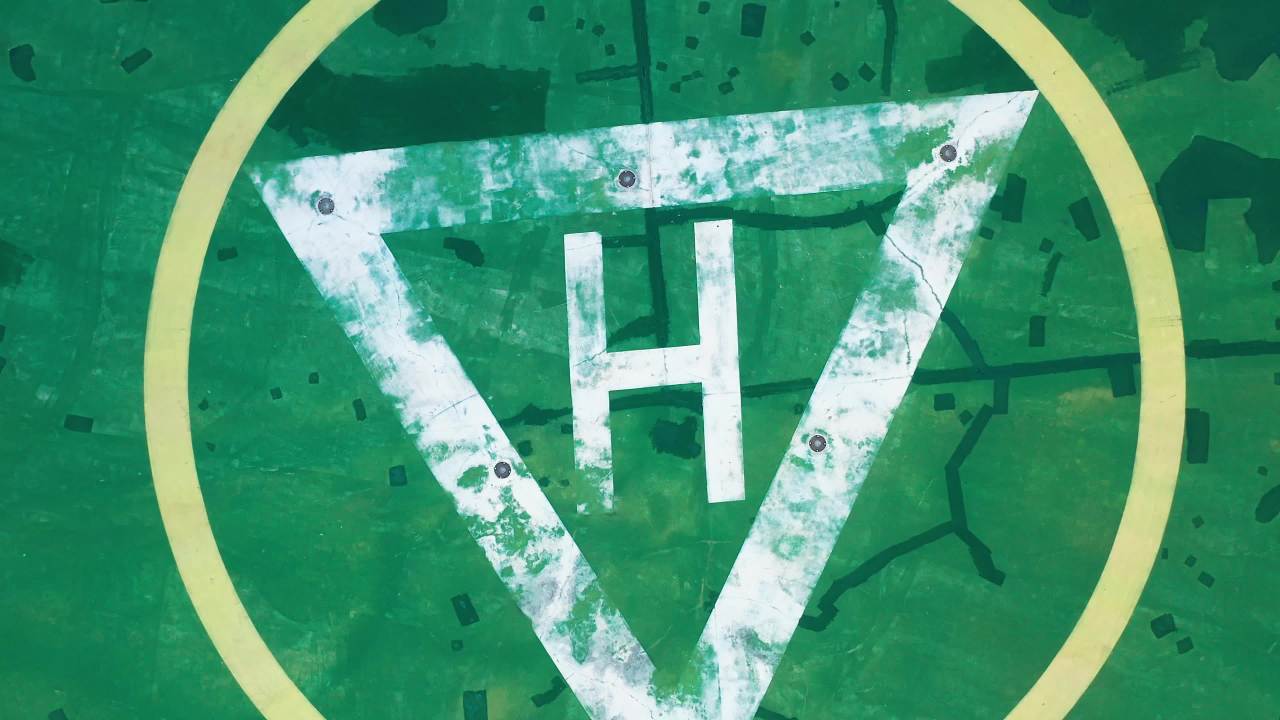 海岛直升飞机绿色停机坪地面标识图案素材