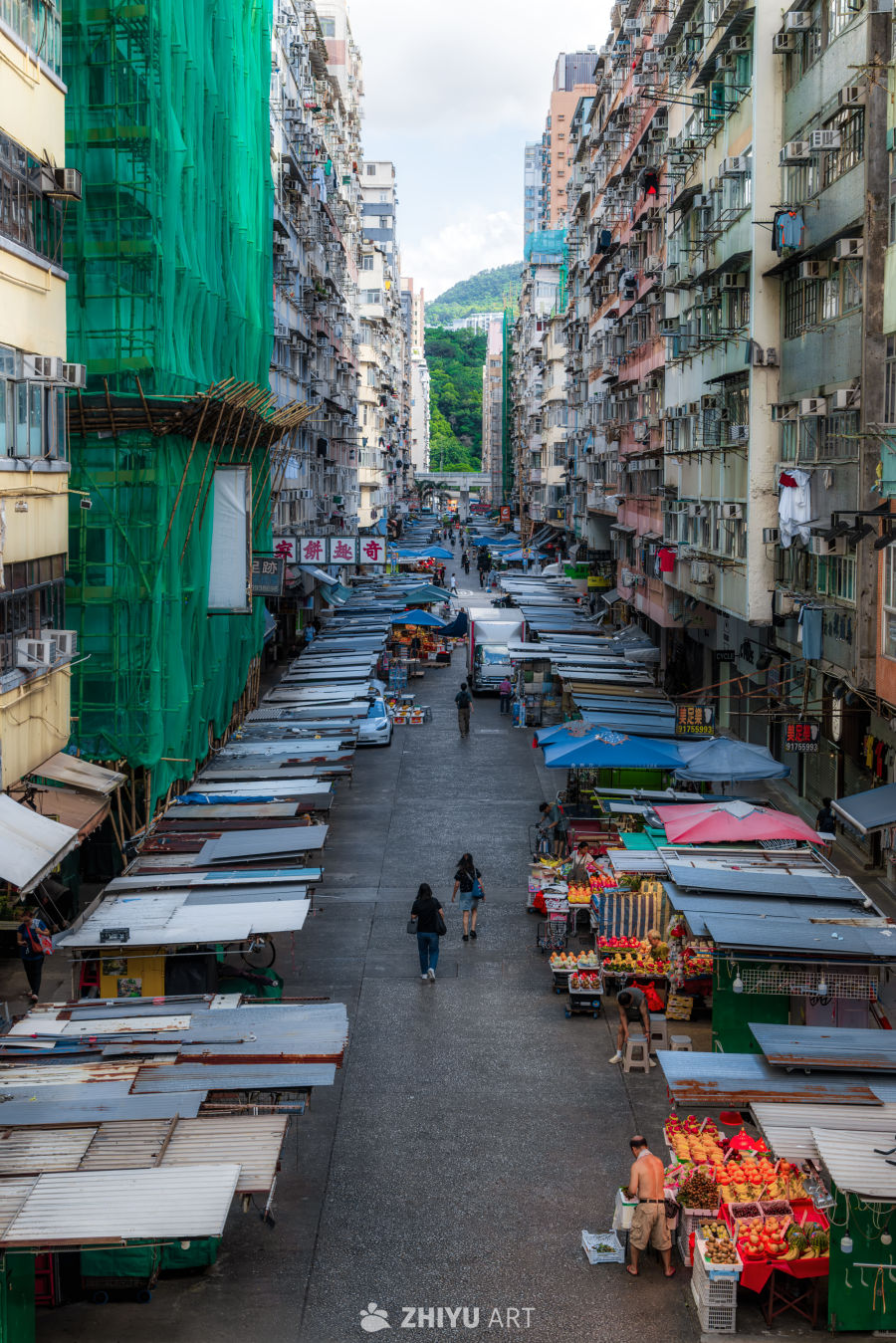 高楼间的热闹街市
