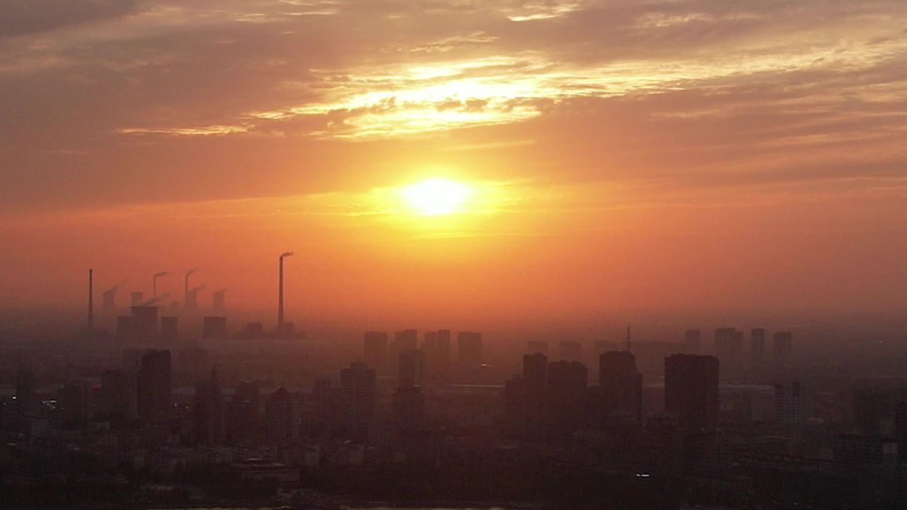 城市夕阳晚霞火烧云夜景降临山东聊城 