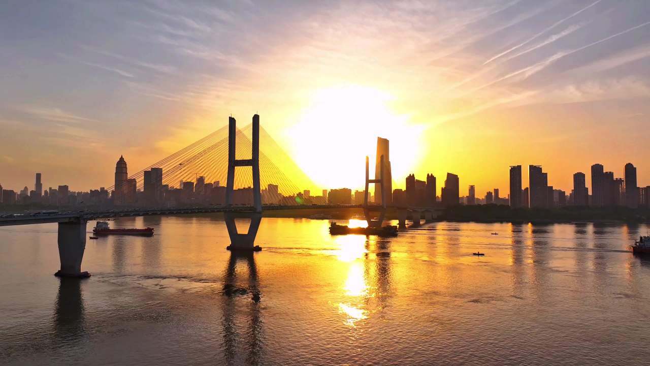 日落下的城市之桥