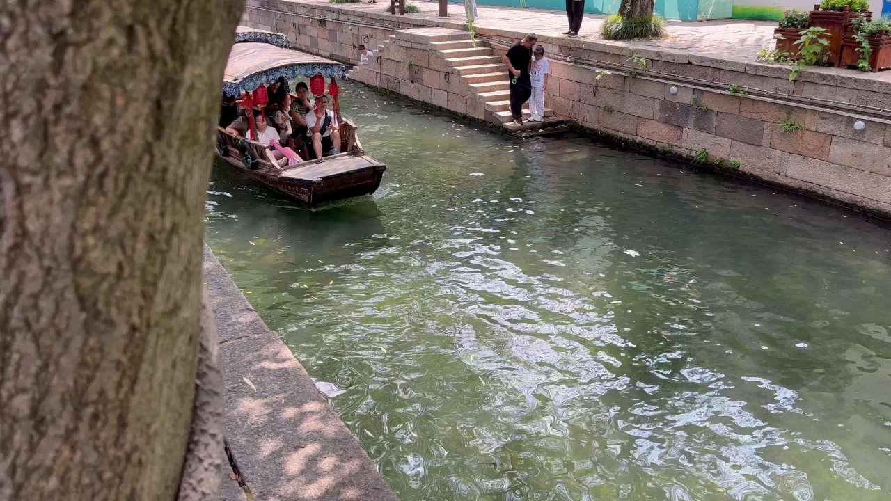 南浔摇橹船