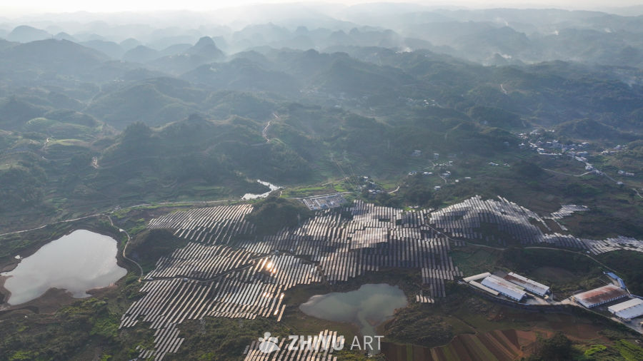 航拍贵州山区光伏发电站 新能源发电 14