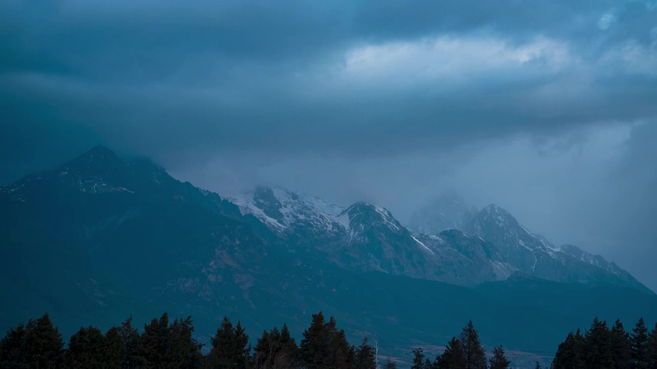 丽江玉龙雪山日出日照金山延时摄影