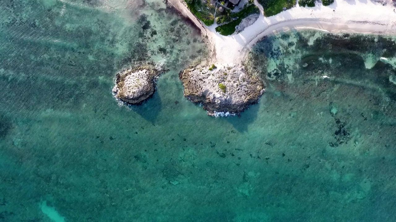 海滩岸空中的