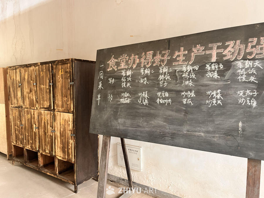 食堂黑板与木柜