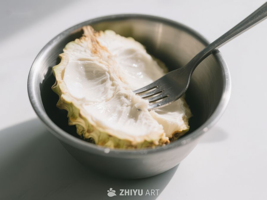 碗中叉子叉着的白色果肉 618