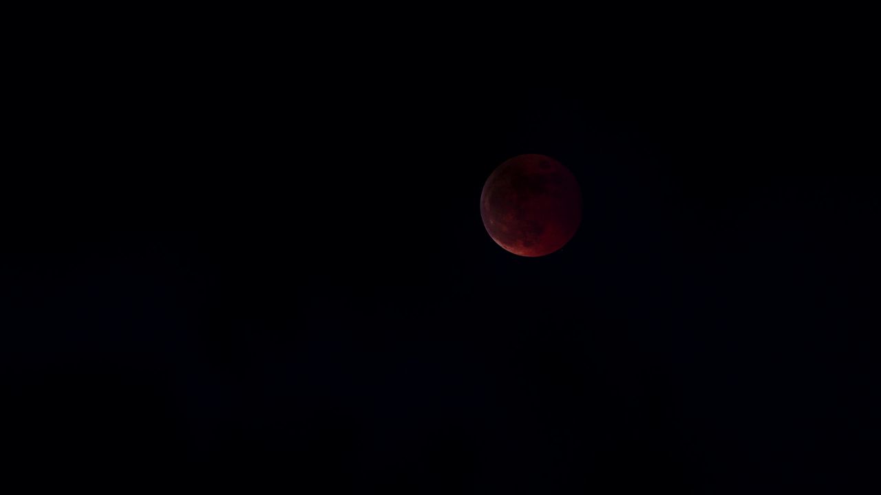 红月亮月全食月掩天王星实拍视频