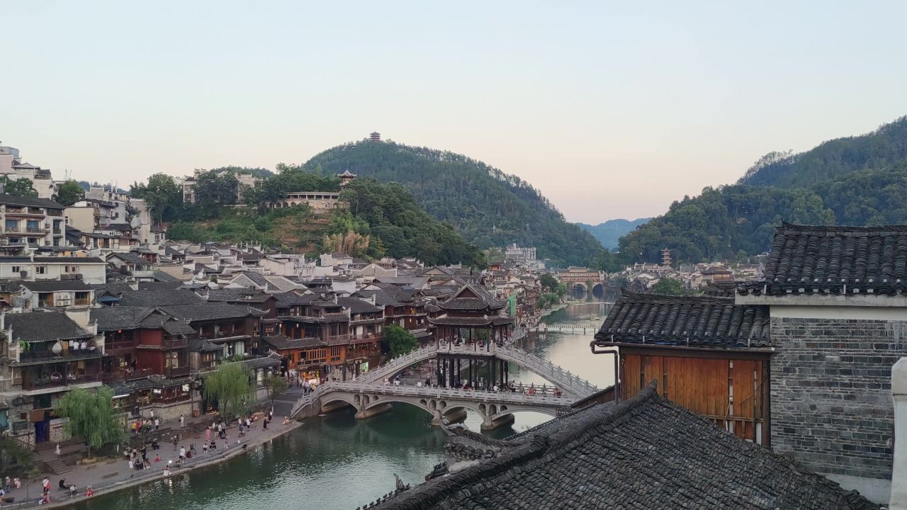 湖南湘西凤凰古城航拍  