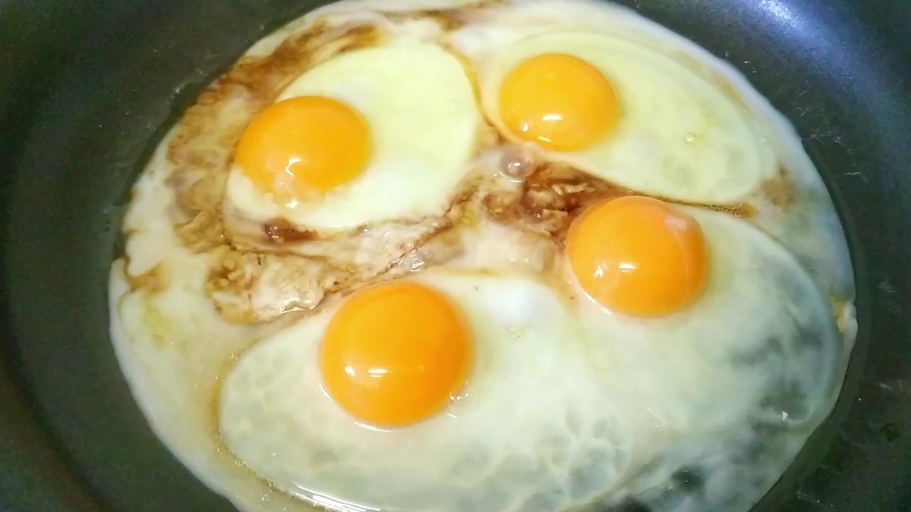 煎4个荷包蛋