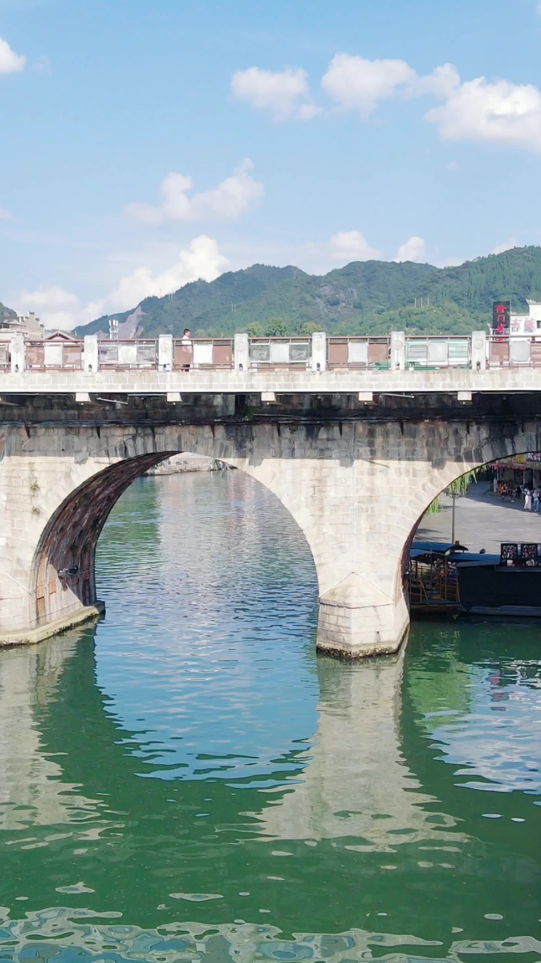 旅游景区贵州真元古镇桥梁竖屏