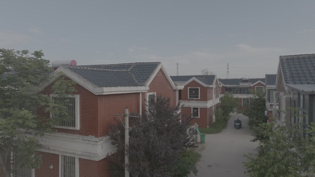 宁静的现代乡村风光