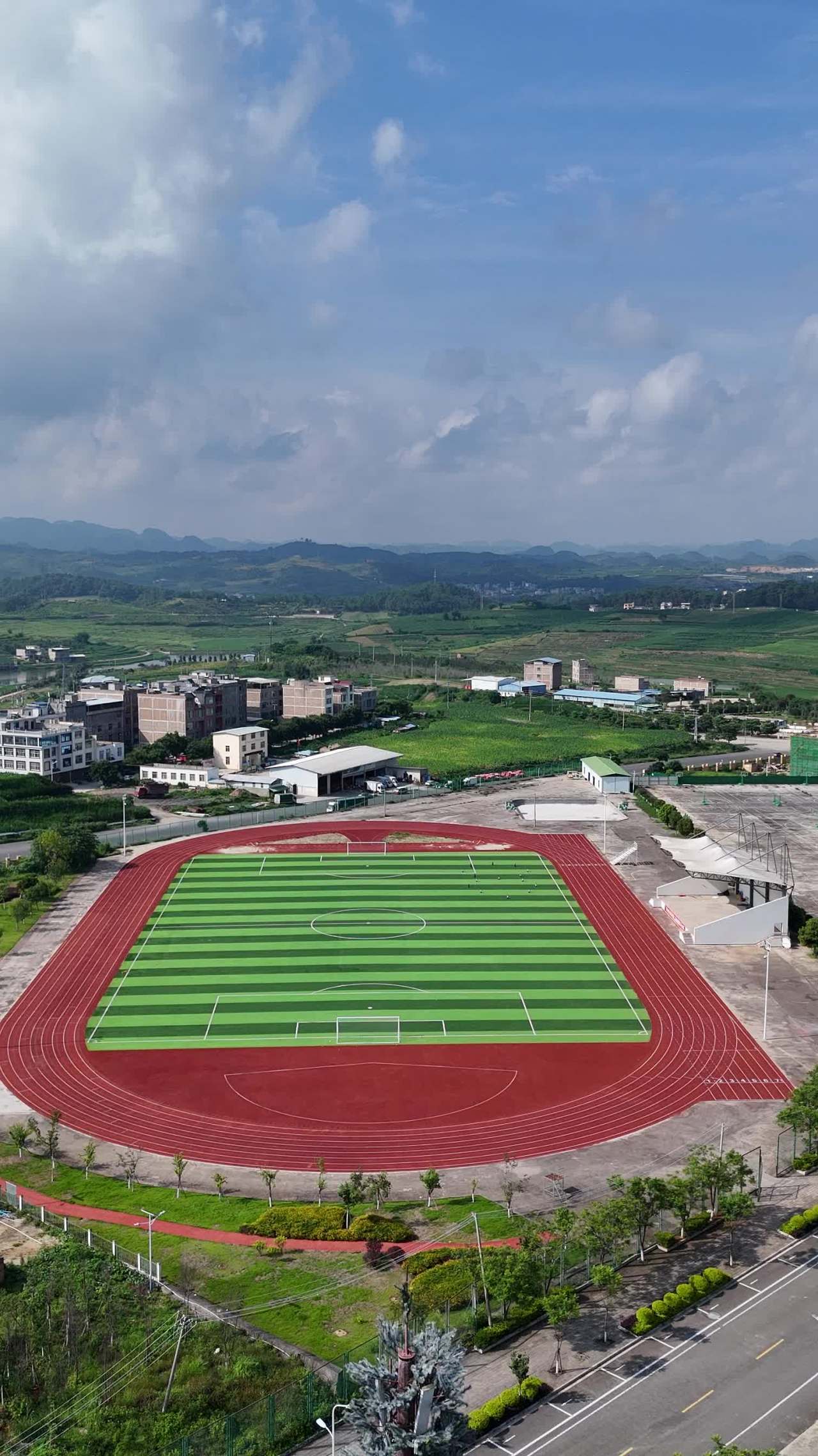 空中俯瞰绿茵场