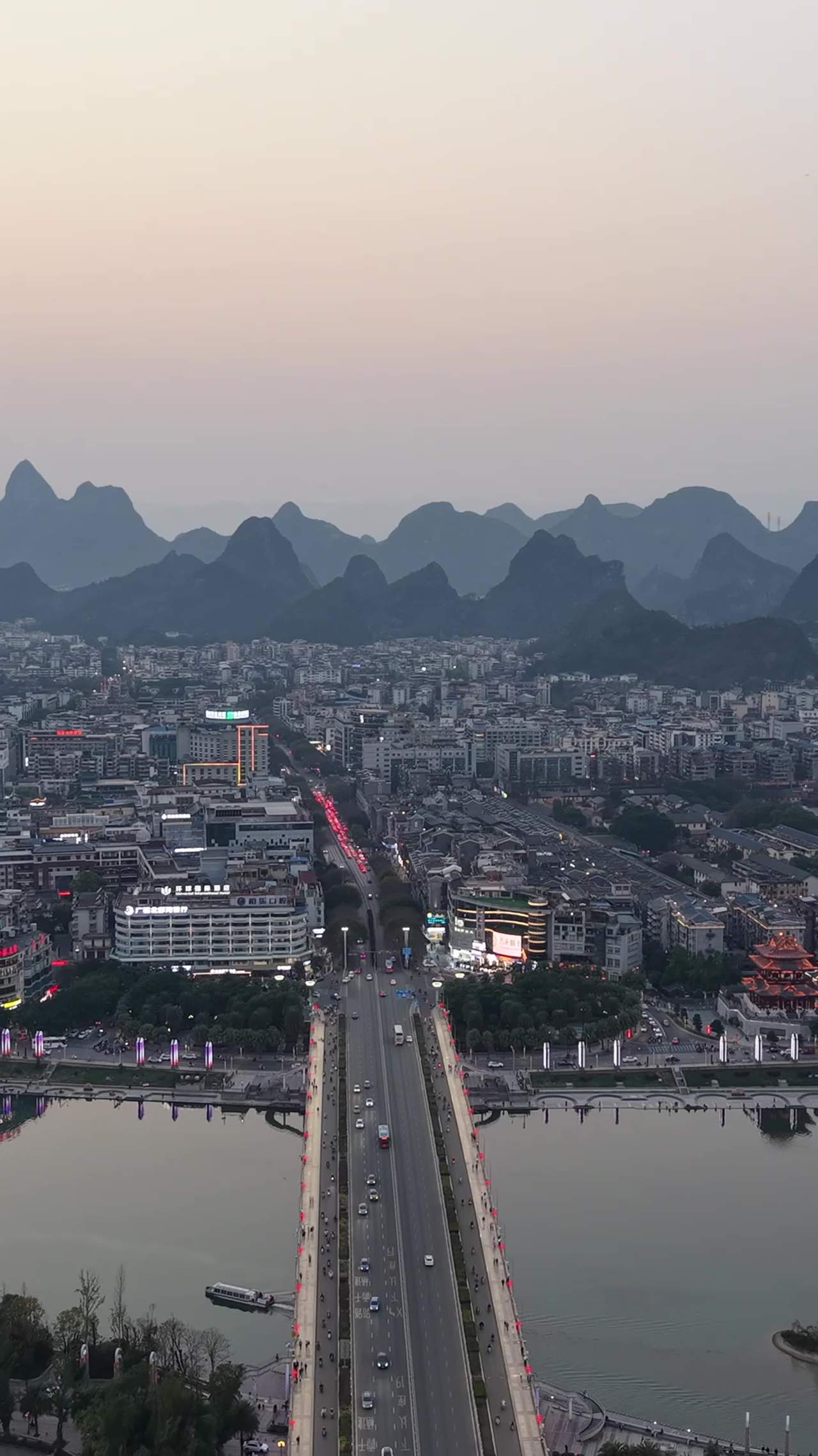 城市黄昏景色